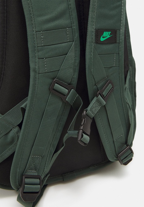 UNISEX - Backpack Vintage green / Black / Stadium green Nike — Фото, Картинка BAG❤BAG Купить оригинал Украина, Киев, Житомир, Львов, Одесса ❤bag-bag.com.ua