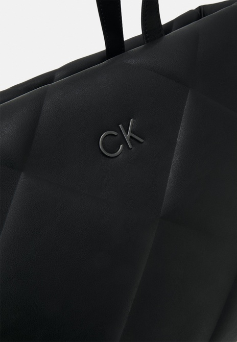RE-LOCK QUILT TOTE - Tote Bag Ck black Calvin Klein — Фото, Картинка BAG❤BAG Купить оригинал Украина, Киев, Житомир, Львов, Одесса ❤bag-bag.com.ua