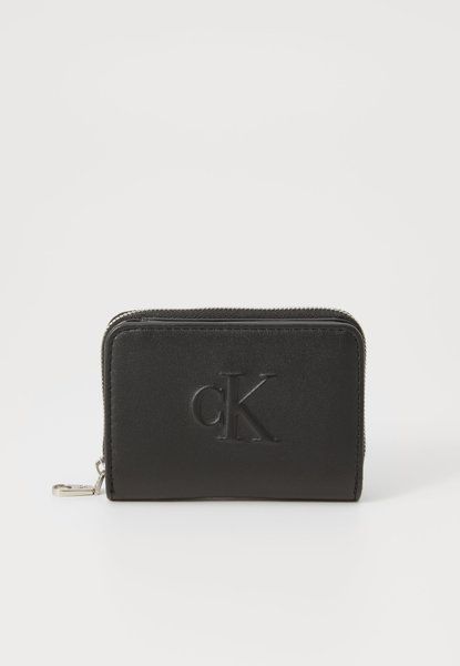 Calvin Klein Sculpted Med Flap Zip Around Wallet Black BLACK LV04K1004G &mdash; фото 1 з 4