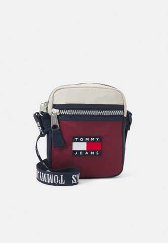 Crossbody tommy discount