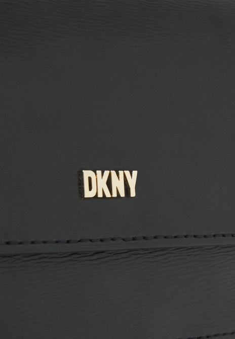 BRYANT CHAIN FLAP - Crossbody Bag Black / Gold-coloured DKNY — Фото, Картинка BAG❤BAG Купить оригинал Украина, Киев, Житомир, Львов, Одесса ❤bag-bag.com.ua