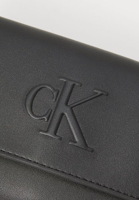 Calvin Klein Sculpted Long Fold Strap Crossbody Bag Black BLACK LV04K1006G &mdash; фото 6 из 6