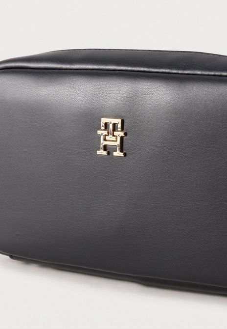 TOMMY HILFIGER Essential Camera Bag Black BLACK AW0AW18370-BDS &mdash; фото 9 из 9