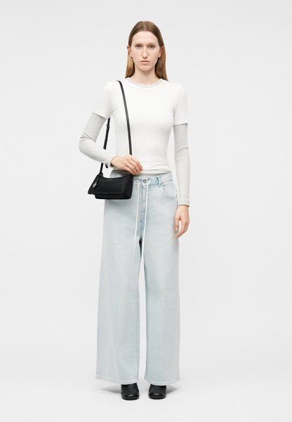 MICHAEL KORS Zadie Cross Body Bag BLACK 32S6S6ZC5C-001 &mdash; фото 1 з 5