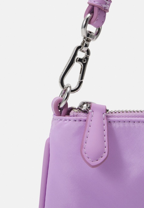 IKONIK POUCH - Handbag Violetta KARL LAGERFELD — Фото, Картинка BAG❤BAG Придбати оригінал Україна, Київ, Житомир, Львів, Одеса ❤bag-bag.com.ua