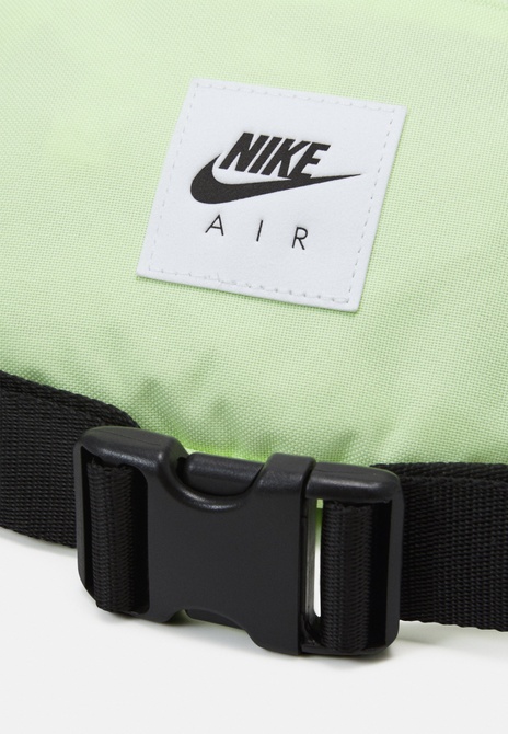 AIR HERITAGE UNISEX - Belt Bag Liquid lime / Black Nike — Фото, Картинка BAG❤BAG Купить оригинал Украина, Киев, Житомир, Львов, Одесса ❤bag-bag.com.ua