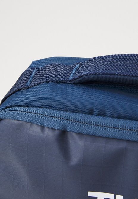 The North Face Base Camp Voyager Toiletry Kit Unisex Wash Bag Shady Blue / Summit Navy NF0A81BL-NF926 &mdash; фото 4 из 5
