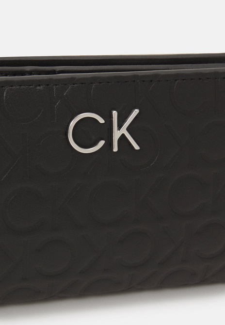 LOCK BIFOLD MONO - Wallet BLACK Calvin Klein — Фото, Картинка BAG❤BAG Купить оригинал Украина, Киев, Житомир, Львов, Одесса ❤bag-bag.com.ua