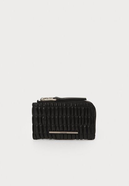 Calvin Klein Ruched Med Zip Wallet Black BLACK LV04F1061G &mdash; фото 1 з 4
