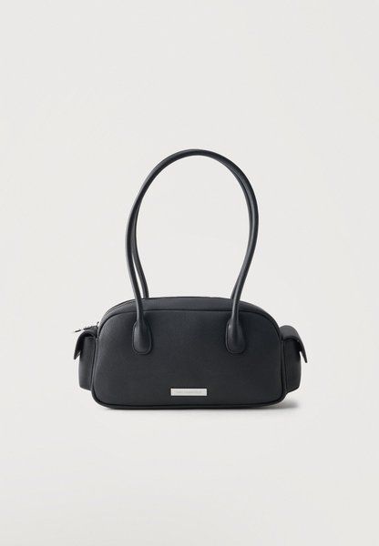 KARL LAGERFELD Ikon Pebble Handbag BLACK B3W30119-999 &mdash; фото 1 из 4