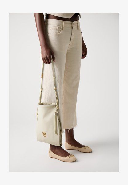 Pinko Slouchy Classic Bag Tote Bag Bianco Seta / Antique Gold-Coloured 104359A270-Z14Q &mdash; фото 1 з 6