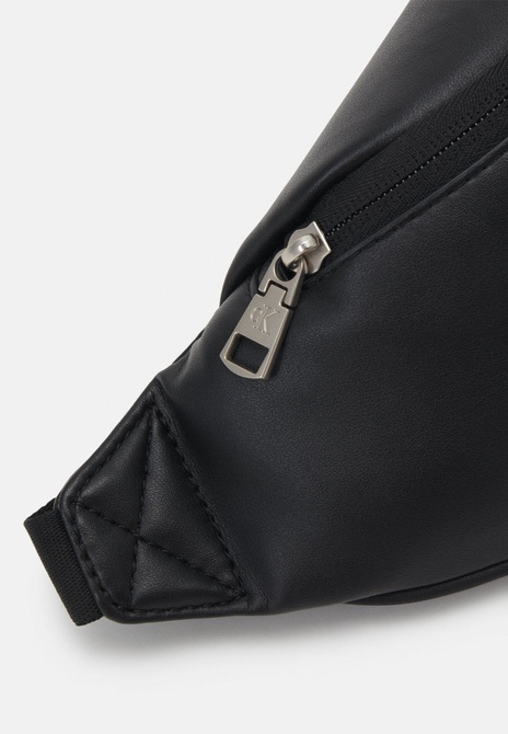 MONOGRAM SOFT UNISEX - Belt Bag BLACK Calvin Klein — Фото, Картинка BAG❤BAG Купить оригинал Украина, Киев, Житомир, Львов, Одесса ❤bag-bag.com.ua