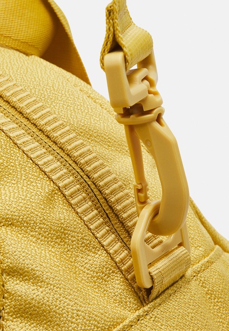 ONE CLUB Bag - Sports Bag Wheat gold Nike — Фото, Картинка BAG❤BAG Купить оригинал Украина, Киев, Житомир, Львов, Одесса ❤bag-bag.com.ua