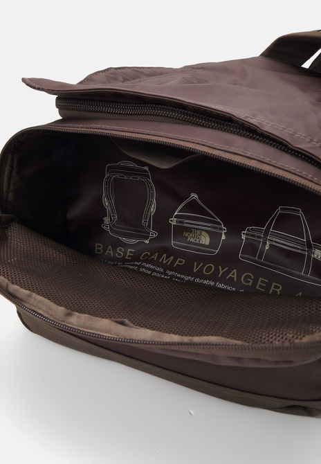 Base Camp Voyager Duffel Unisex Sports Bag Smokey Brown / Khaki Stone The North Face — Фото, Картинка BAG❤BAG Купить оригинал Украина, Киев, Житомир, Львов, Одесса ❤bag-bag.com.ua