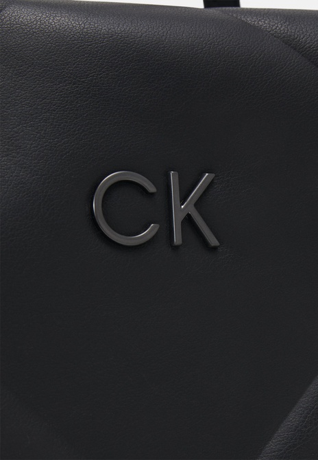 LOCK QUILT TOTE - Tote Bag BLACK Calvin Klein — Фото, Картинка BAG❤BAG Купить оригинал Украина, Киев, Житомир, Львов, Одесса ❤bag-bag.com.ua