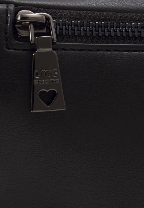 HEART CHAIN - Belt Bag BLACK MOSCHINO — Фото, Картинка BAG❤BAG Купить оригинал Украина, Киев, Житомир, Львов, Одесса ❤bag-bag.com.ua