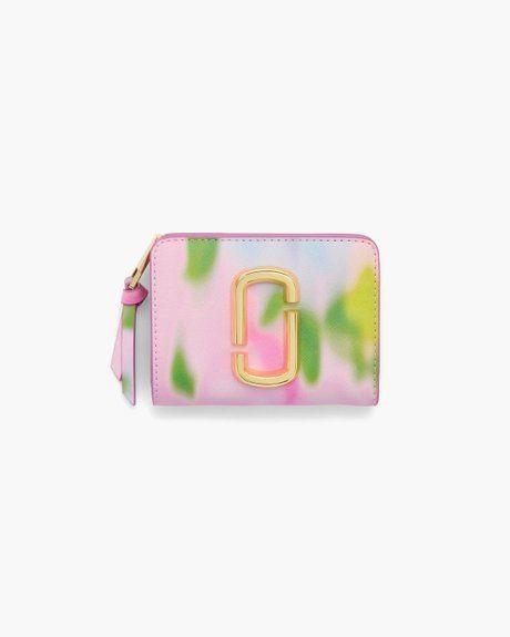 MARC JACOBS The Blurred Floral Snapshot Mini Compact Wallet RIBBON PINK MULTI 2P6SMP002S01 &mdash; фото 1 из 4