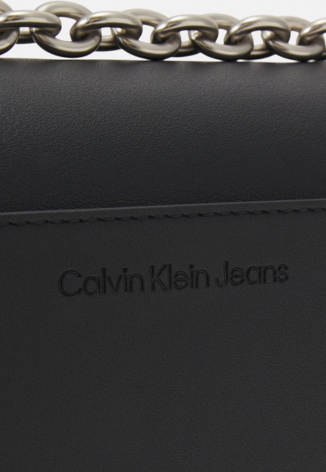 SCULPTED FLAP - Crossbody Bag BLACK Calvin Klein — Фото, Картинка BAG❤BAG Купить оригинал Украина, Киев, Житомир, Львов, Одесса ❤bag-bag.com.ua