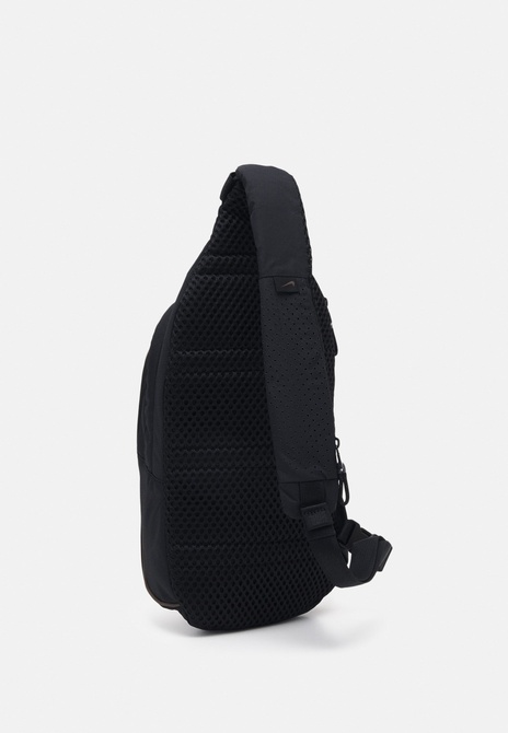 ESSENTIALS SLING UNISEX - Crossbody Bag Black / Ironstone Nike — Фото, Картинка BAG❤BAG Купить оригинал Украина, Киев, Житомир, Львов, Одесса ❤bag-bag.com.ua