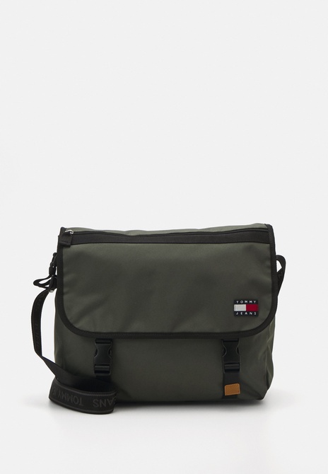 ESSENTIAL DAILY MESSENGER UNISEX - Crossbody Bag Pewter green TOMMY HILFIGER — Фото, Картинка BAG❤BAG Придбати оригінал Україна, Київ, Житомир, Львів, Одеса ❤bag-bag.com.ua