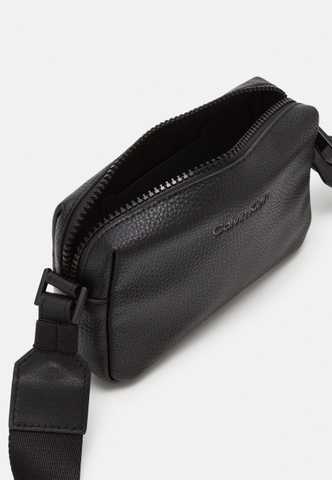 Calvin Klein MUST CAMERA BAG UNISEX - Across body bag - black