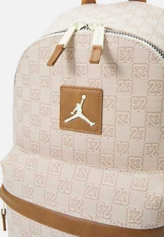 バッグ Nike Jordan Monogram Backpack Coconut ᐉ Jordan Monogram Backpack Unisex 20L COCONUT MILK BG83475JOR