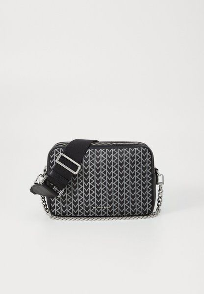 MICHAEL KORS Bryant Camera Xbody Handbag Black BLACK 32T5SYTC6O-001 &mdash; фото 1 з 6
