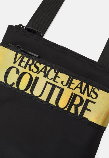 RANGE ICONIC UNISEX - Crossbody Bag Black / Gold Versace — Фото, Картинка BAG❤BAG Купить оригинал Украина, Киев, Житомир, Львов, Одесса ❤bag-bag.com.ua