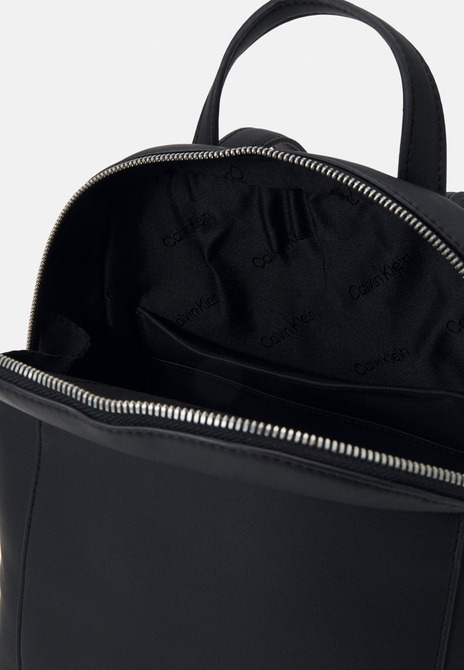MUST DOME BACKPACK - Backpack BLACK Calvin Klein — Фото, Картинка BAG❤BAG Купить оригинал Украина, Киев, Житомир, Львов, Одесса ❤bag-bag.com.ua