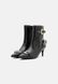 FONDO LULA SHOES - Cowboy/biker ankle boot BLACK Versace — 5/9 Фото, Картинка BAG❤BAG Купить оригинал Украина, Киев, Житомир, Львов, Одесса ❤bag-bag.com.ua