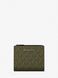 MICHAEL KORS Hudson Signature Logo Wallet PISTACHIO 39T5LHDE8J &mdash; фото 1 из 3