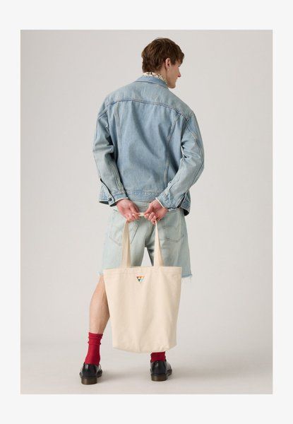 Levi's Pride Tote Unisex Tote Bag Ecru ECRU 002ZE-0000 &mdash; фото 1 з 5