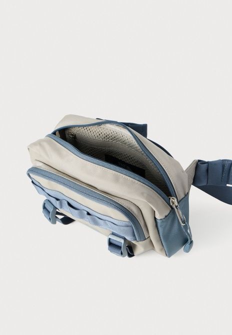 The North Face Base Camp Lumbar Unisex Belt Bag Stone Slab/Granite Grey Stone Slab / Granite Grey NF0A8BK5-NFL45 &mdash; фото 3 из 4