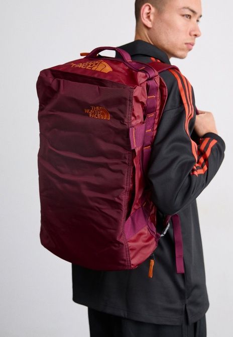The North Face Base Camp Voyager Duffel 32L Unisex Weekend Bag Sumac / Iron Bronze BG.THE.111103 &mdash; фото 5 з 9