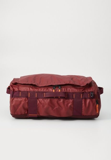 The North Face Base Camp Voyager Duffel 32L Unisex Weekend Bag Sumac / Iron Bronze BG.THE.111103 &mdash; фото 3 з 9