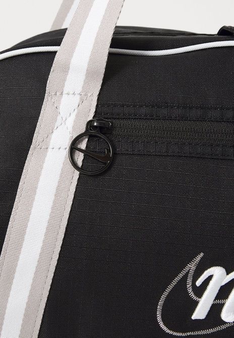 Nike Gym Club Retro Sports Bag Black / College Grey / Summit White DH6863-014 &mdash; фото 4 з 4
