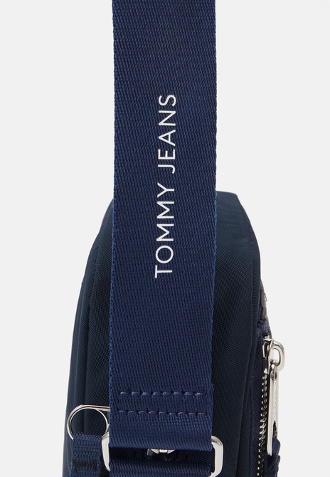 SURPLUS REPORTER UNISEX - Crossbody Bag Dark night navy TOMMY HILFIGER — Фото, Картинка BAG❤BAG Купить оригинал Украина, Киев, Житомир, Львов, Одесса ❤bag-bag.com.ua