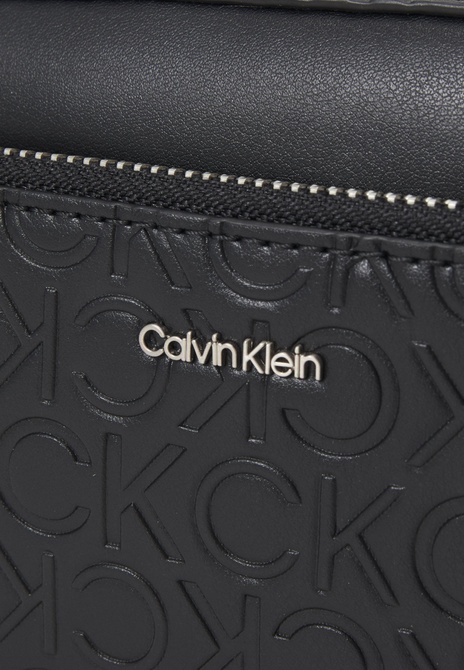 MUST CAMERA Bag - Crossbody Bag BLACK Calvin Klein — Фото, Картинка BAG❤BAG Купить оригинал Украина, Киев, Житомир, Львов, Одесса ❤bag-bag.com.ua