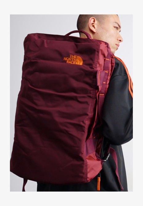 The North Face Base Camp Voyager Duffel 32L Unisex Weekend Bag Sumac / Iron Bronze BG.THE.111103 &mdash; фото 4 з 9