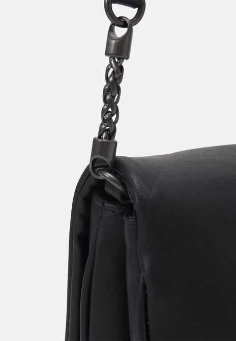 RELOCK QUILT SHOULDER Bag - Crossbody Bag BLACK Calvin Klein — Фото, Картинка BAG❤BAG Купить оригинал Украина, Киев, Житомир, Львов, Одесса ❤bag-bag.com.ua