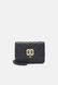 DELPHINE FLAP - Crossbody Bag Black / Gold DKNY — 2/6 Фото, Картинка BAG❤BAG Купить оригинал Украина, Киев, Житомир, Львов, Одесса ❤bag-bag.com.ua