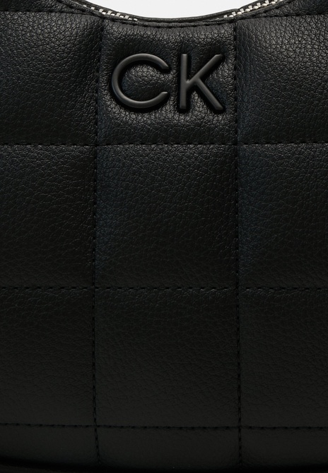 SQUARE QUILT CHAIN SHOULDER Bag - Crossbody Bag BLACK Calvin Klein — Фото, Картинка BAG❤BAG Купить оригинал Украина, Киев, Житомир, Львов, Одесса ❤bag-bag.com.ua