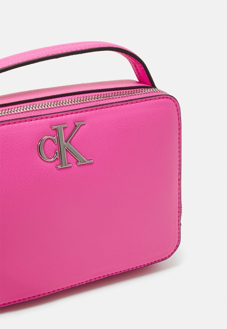 MINIMAL MONOGRAM CAMERA Bag - Handbag Pink amour Calvin Klein — Фото, Картинка BAG❤BAG Купить оригинал Украина, Киев, Житомир, Львов, Одесса ❤bag-bag.com.ua