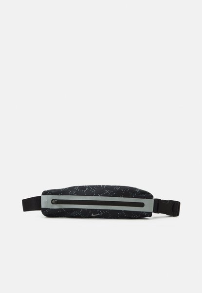 SLIM WAIST UNISEX - Belt Bag Black / Lt smoke grey / Silver Nike — Фото, Картинка BAG❤BAG Купить оригинал Украина, Киев, Житомир, Львов, Одесса ❤bag-bag.com.ua