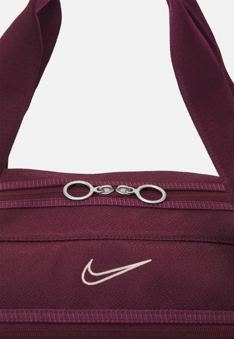 ONE CLUB Bag UNISEX - Sports Bag Night maroon / Night maroon / (guava ice) Nike — Фото, Картинка BAG❤BAG Купить оригинал Украина, Киев, Житомир, Львов, Одесса ❤bag-bag.com.ua