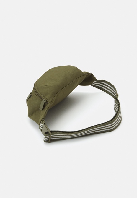 WAISTBAG UNISEX - Belt Bag Focus olive Adidas — Фото, Картинка BAG❤BAG Купить оригинал Украина, Киев, Житомир, Львов, Одесса ❤bag-bag.com.ua