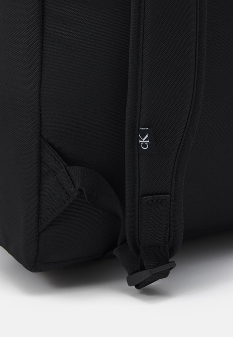 ROUND FRONT ZIP UNISEX - Backpack BLACK Calvin Klein — Фото, Картинка BAG❤BAG Купить оригинал Украина, Киев, Житомир, Львов, Одесса ❤bag-bag.com.ua