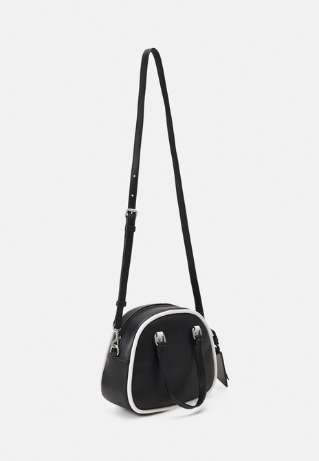 RANGE BOWLING BagS - Crossbody Bag BLACK Versace — Фото, Картинка BAG❤BAG Купить оригинал Украина, Киев, Житомир, Львов, Одесса ❤bag-bag.com.ua