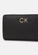 RE-LOCK BIFOLD FRENCH WALLET - Wallet BLACK Calvin Klein — 4/4 Фото, Картинка BAG❤BAG Купить оригинал Украина, Киев, Житомир, Львов, Одесса ❤bag-bag.com.ua