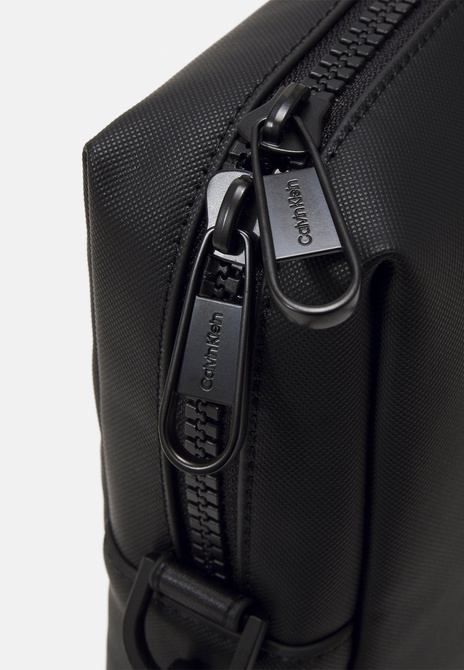 MUST LAPTOP Bag UNISEX - Laptop Bag BLACK Calvin Klein — Фото, Картинка BAG❤BAG Купить оригинал Украина, Киев, Житомир, Львов, Одесса ❤bag-bag.com.ua